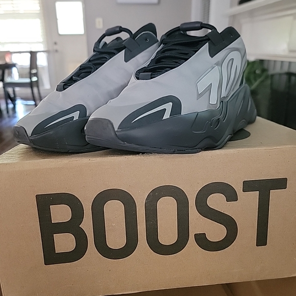 adidas gazelle silver green womens adidas Yeezy Boost 700 V2 'Mauve'  Reborn
